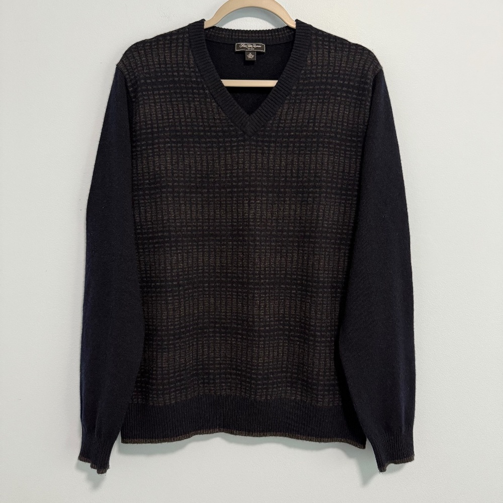Saks Fifth Avenue Men’s 100% Cashmere V-Neck Pullover Sweater‎ Size M